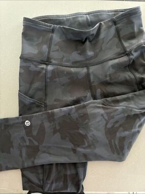Lululemon Black & Charcoal Camo 3/4 Leggings